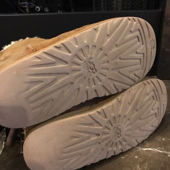 Size 5 Bailey Bow Ugg boots - Picture 5 of 8
